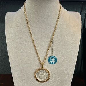 Elegant Gold Pendant Necklace